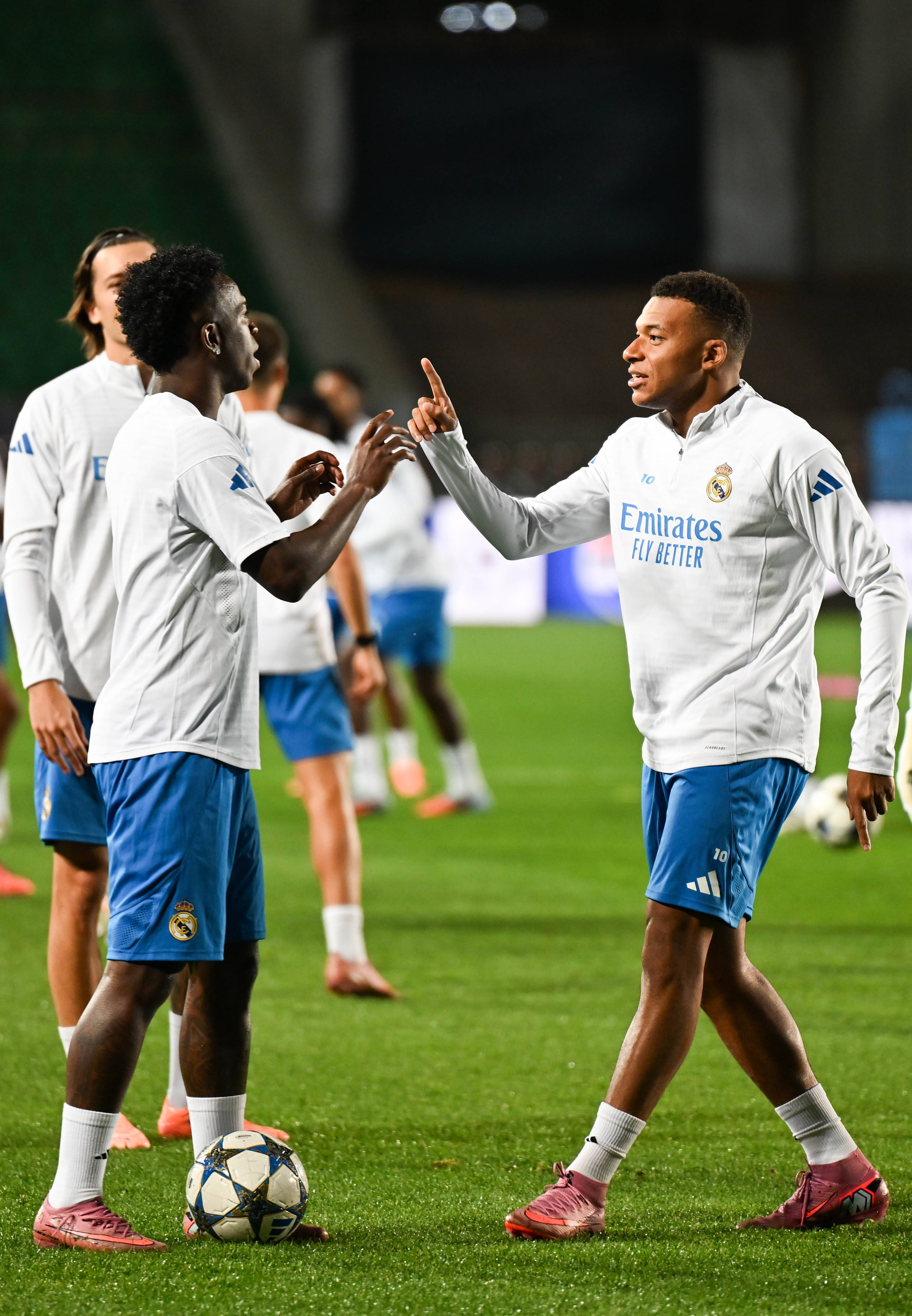 加时末段体能课后,AC米兰回应争议备战欧冠,球迷炸锅,心理建设被强调的简单介绍 加时末段体能课后,AC米兰回应争议备战欧冠,球迷炸锅,心理建设被强调的简单介绍