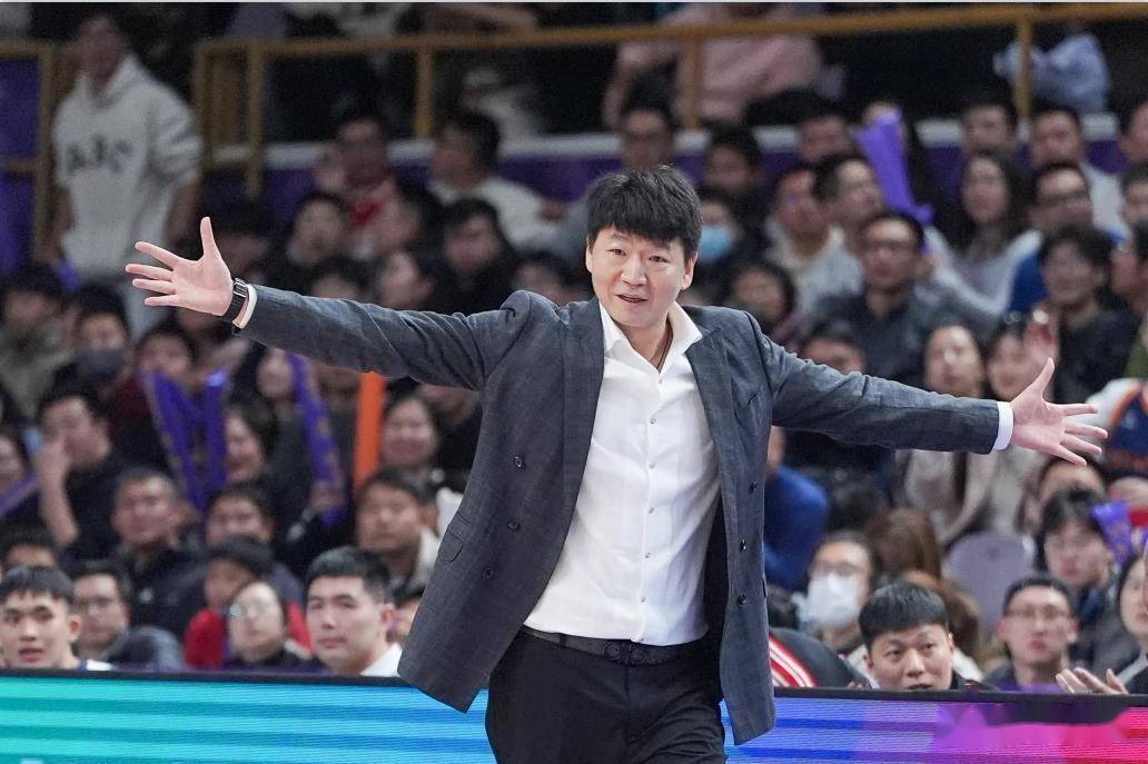 爱游戏体育网页版-清晨NBA季后赛焦点战，山东男篮调整名单，话题不断，资深球员宣示担当的简单介绍