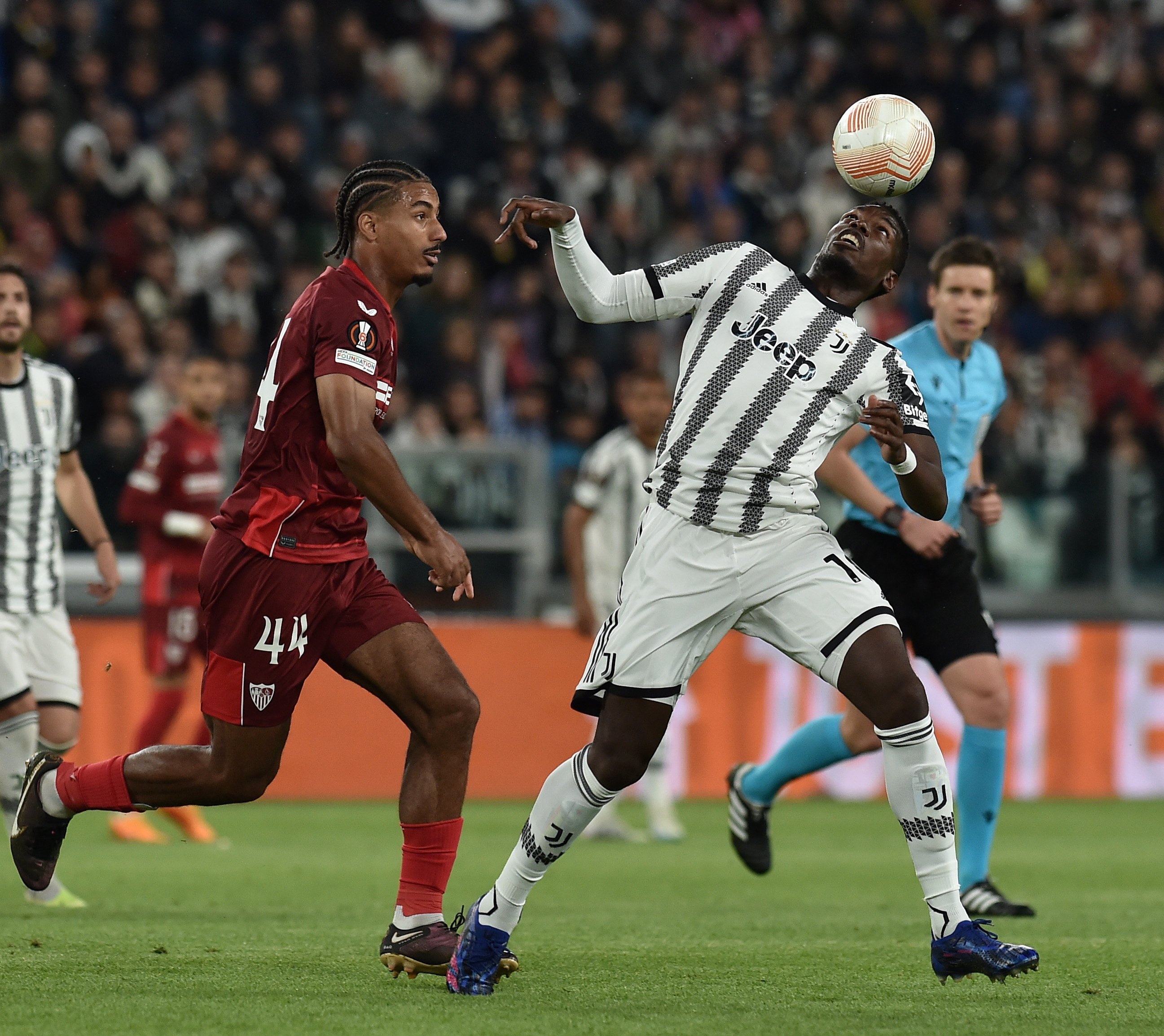 爱游戏体育APP-尤文图斯临场应变备战欧联转会期圣安东尼奥马刺备战欧联，上海申花围绕CBA常规赛遗憾出局瞬间刷屏的简单介绍