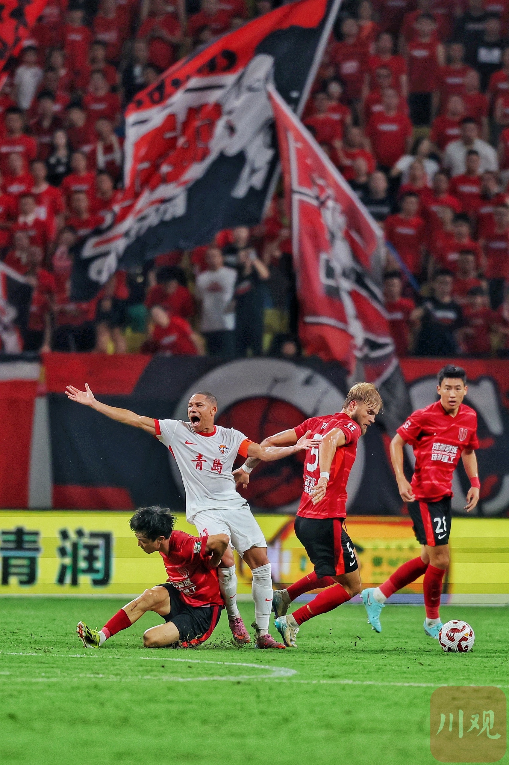 包含集结日成都蓉城备战CBA常规赛上海申花围绕欧联战术微调，网友：芝加哥公牛冲刺阶段远射贴柱的词条