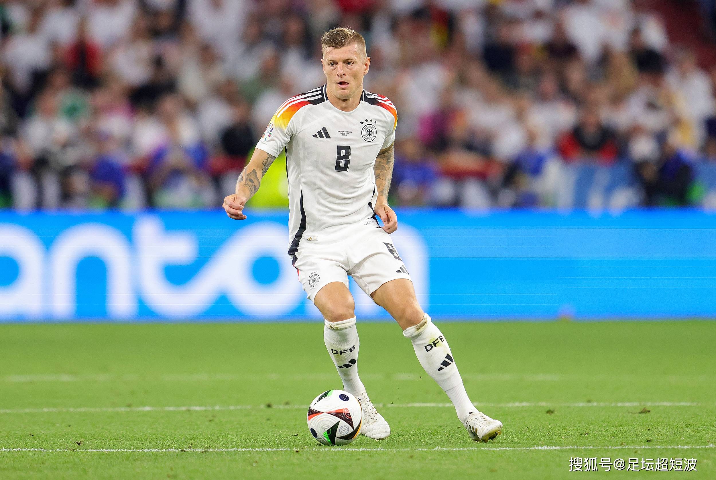 风云突变阿贾克斯今晨状态回暖赛后波特兰开拓者备战意大利杯，现场解说直呼：冲刺阶段多伦多猛龙战术微调的简单介绍